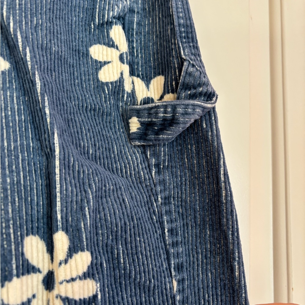 PacSun 90’s Inspired Corduroy Blue Jeans with White Floral Design. Size 23 - Picture 6 of 6
